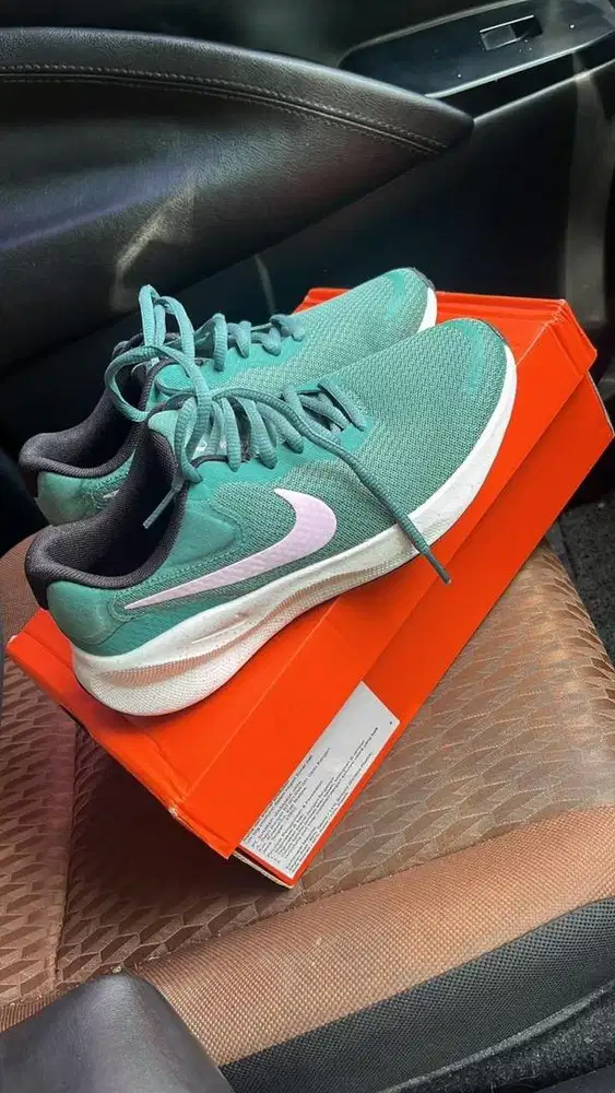 Sepatu Nike Women Running Revolution 7 Road