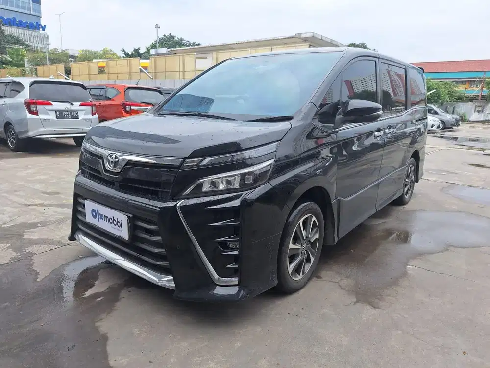 Pajak Panjang - Toyota Voxy 2.0 Bensin-AT 2018