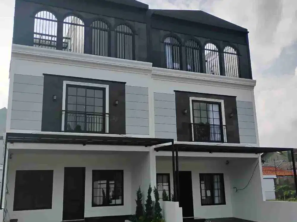 Di jual rumah mewah baru 3 lantai lokasi sangat strategis bebas banjir di lenteng agung