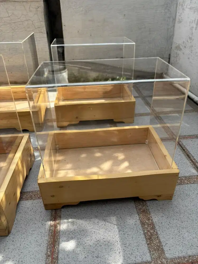 Kotak Seserahan, tutup akrilik