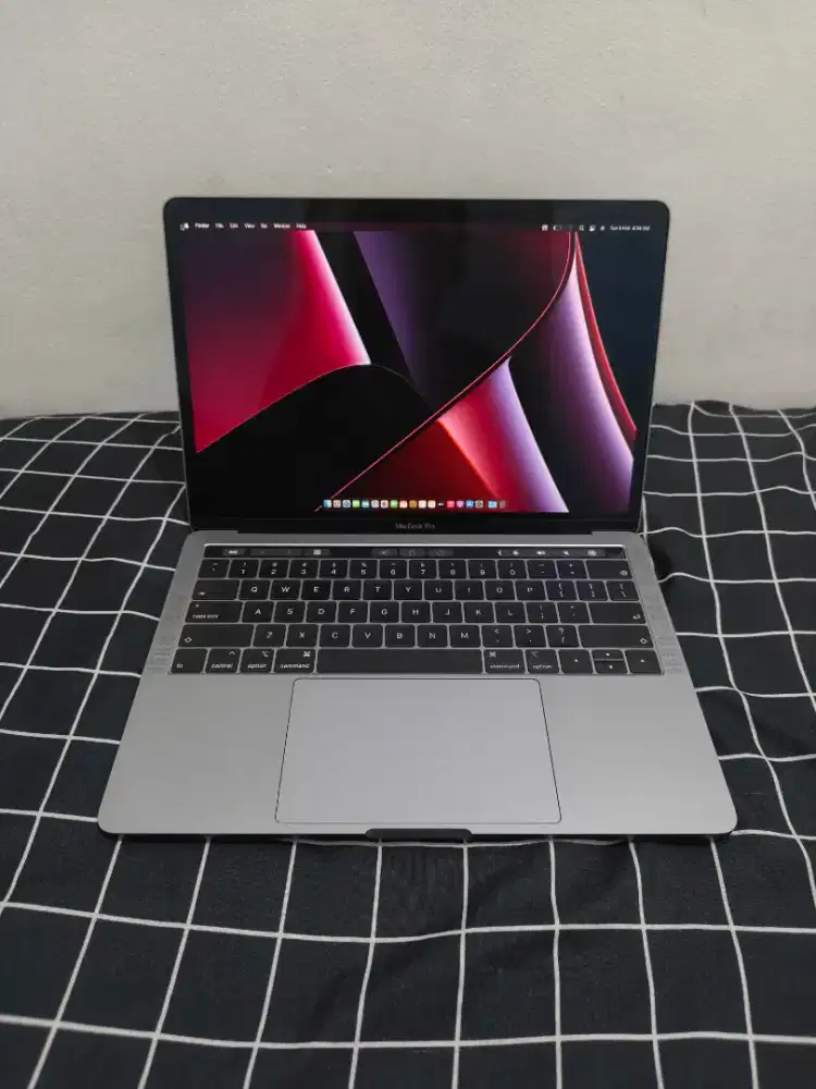 Macbook Pro 13 Inch 2019 i7 16gb/512gb CTO