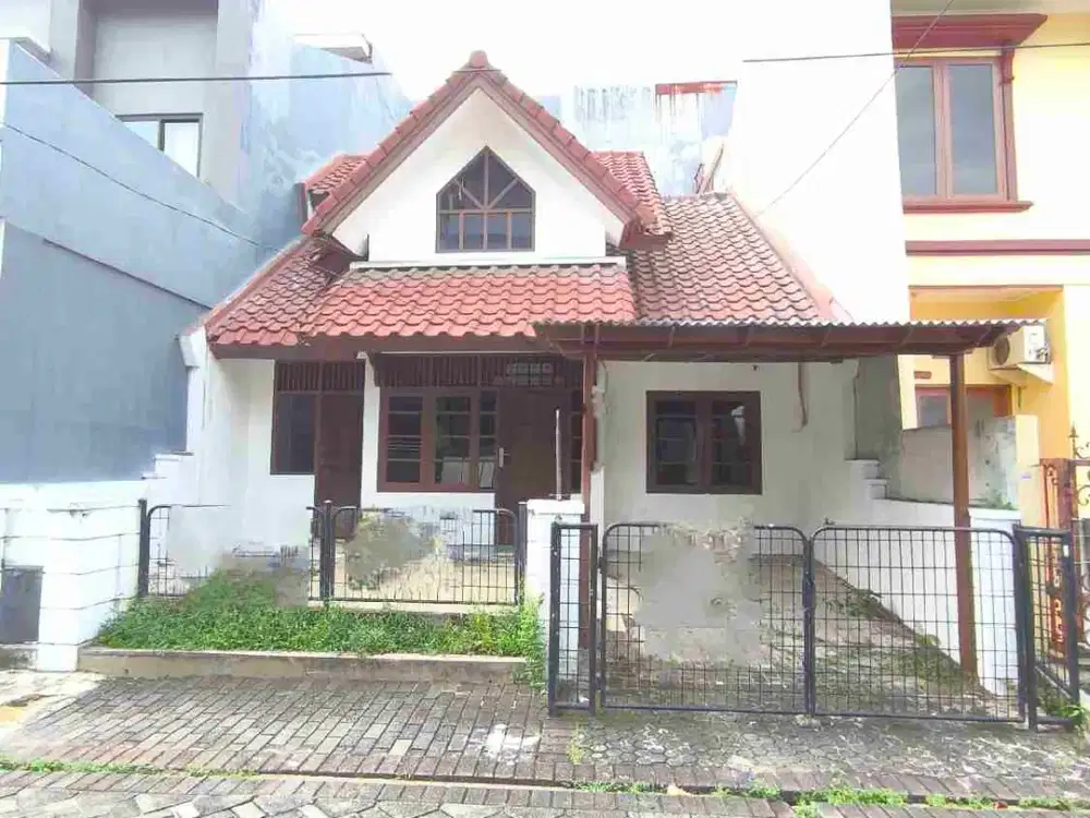 DIJUAL RUMAH BAGUS DAN TERAWAT LOKASI BAGUS HADAP TENGGARA HARGA TERMURAH DI CITRA GARDEN 3