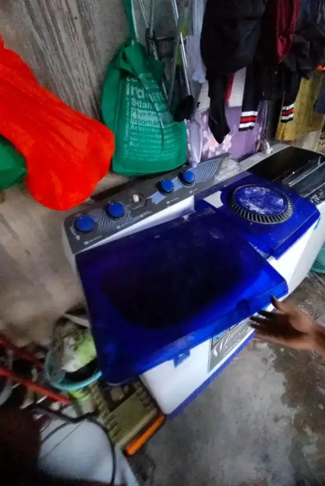 Jual butuh mesin cuci Aqua 10kilo