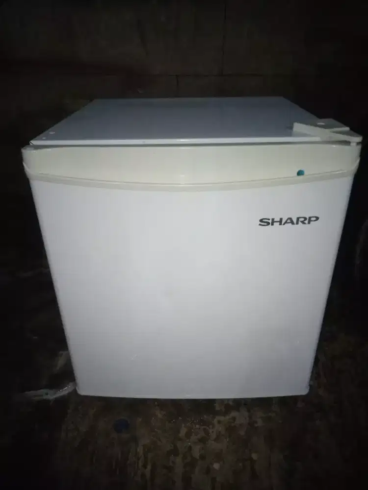 Kulkas portable SHARP normal dingin beku ori pabrik nego tipis