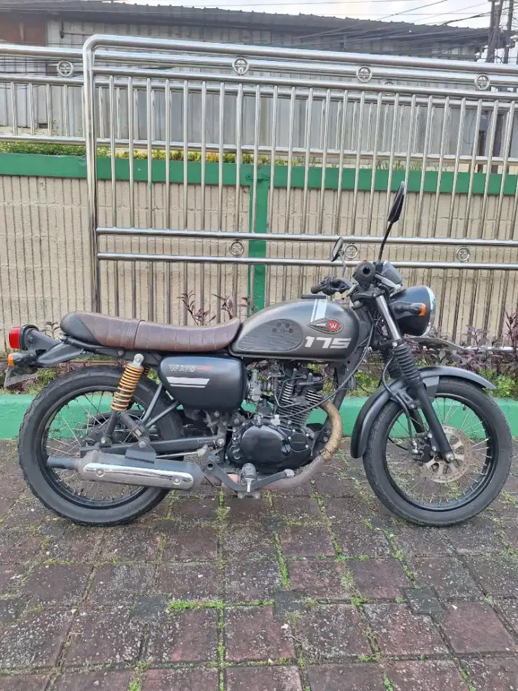Kawasaki W175 Cafe Abu-Abu 2019