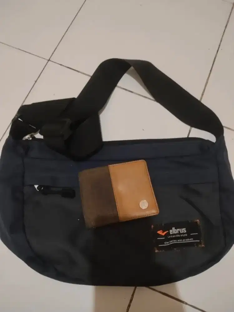 Tas slempang bonus dompet