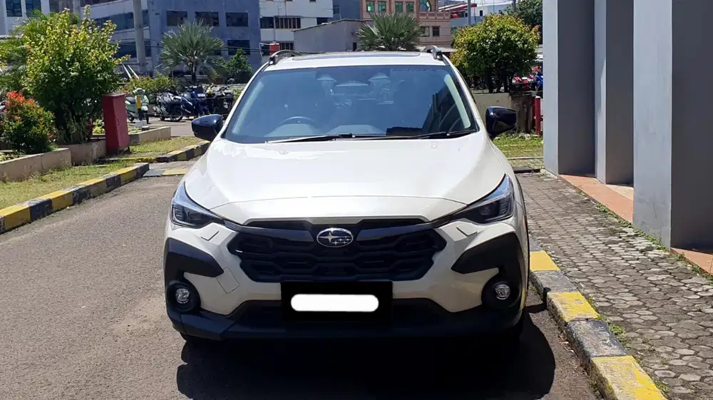 Km10rb subaru crosstrek eyesight awd 2023 pakai 2024 sunroof putih