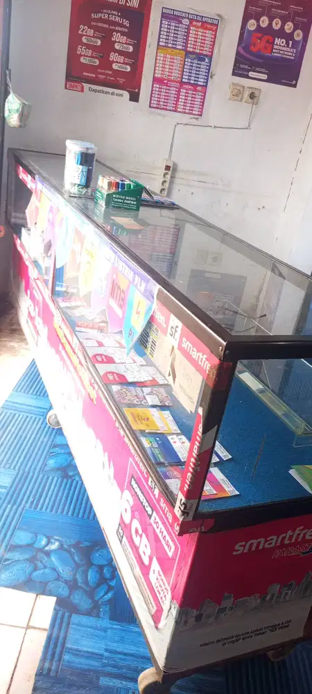 DIJUAL CEPAT ETALASE PANJANG BUAT KONTER HP