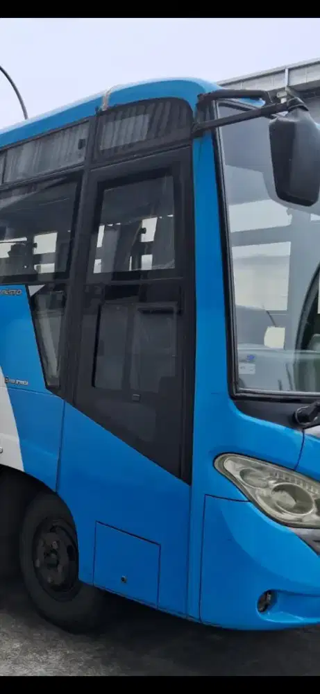 Bus medium isuzu nqr thn 2017 29seat