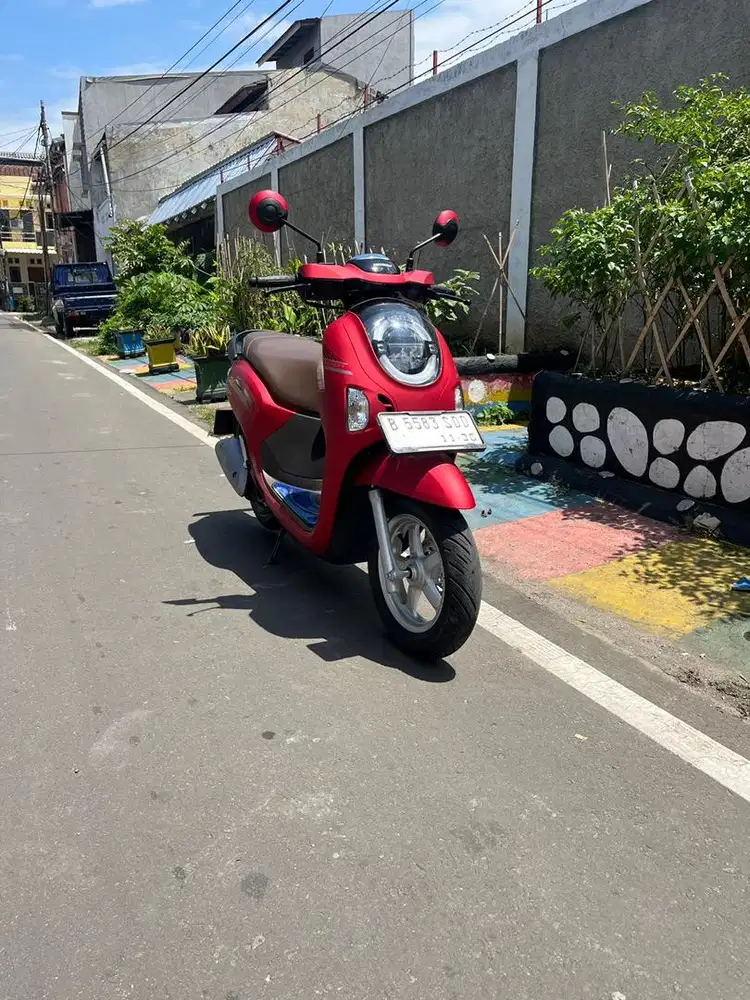 Scoopy Stylish Keyless 2025