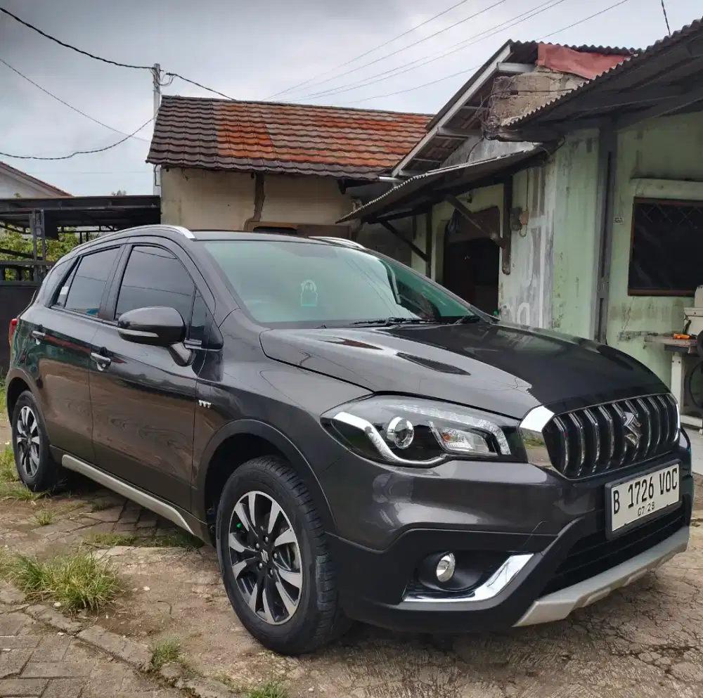 SUZUKI SCROSS 2018 1.5 MANUAL ( LOW KM MASIH 24 RIBUAN ) .