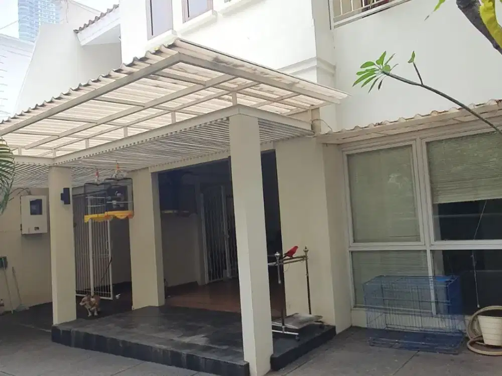 FOR RENT House at Denpasar Mega Kuningan - 4 BR, 1 study room, Furnished, Strategic, Close to LRT MRT Busway