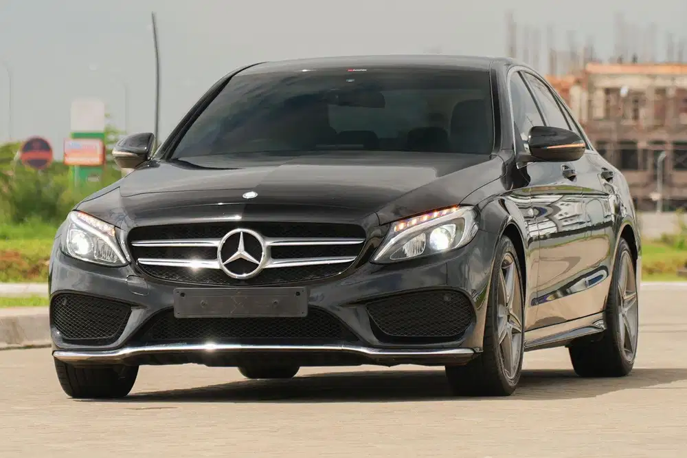 Low Odo Frenzy!  Mercedes Benz C200 AMG 2017 Black Antik 320i e250