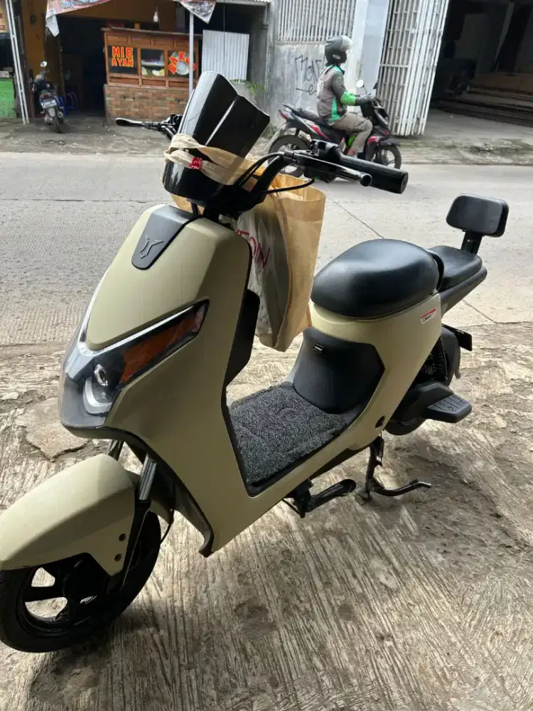 Di Jual capet like New