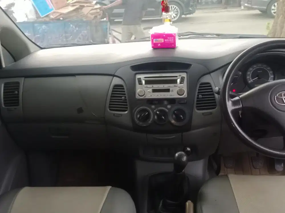 Toyota Kijang Innova 2005 Bensin