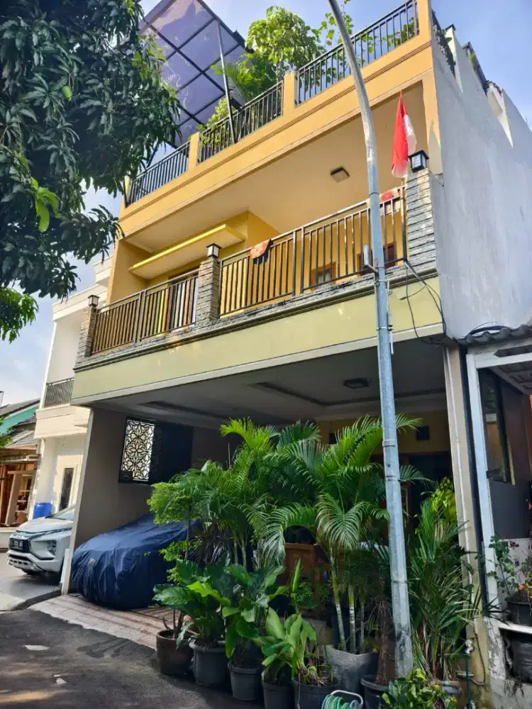 D jual rumah siap huni 3 lantai