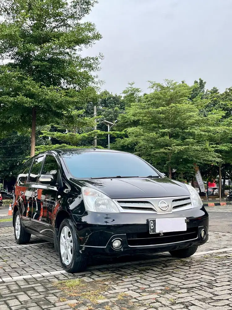 Nissan Grand Livina XV 2012