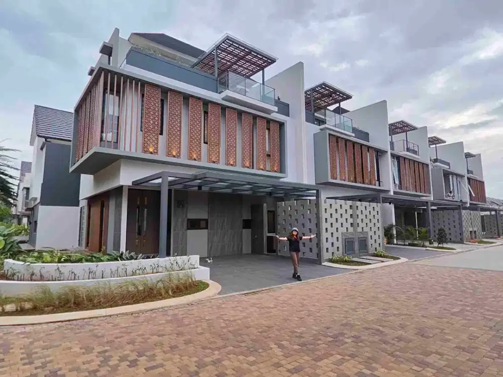 RUMAH MEWAH LOKASI STRATEGIS DENGAN FASILITAS LENGKAP, AKSES  PRIVATE TOL