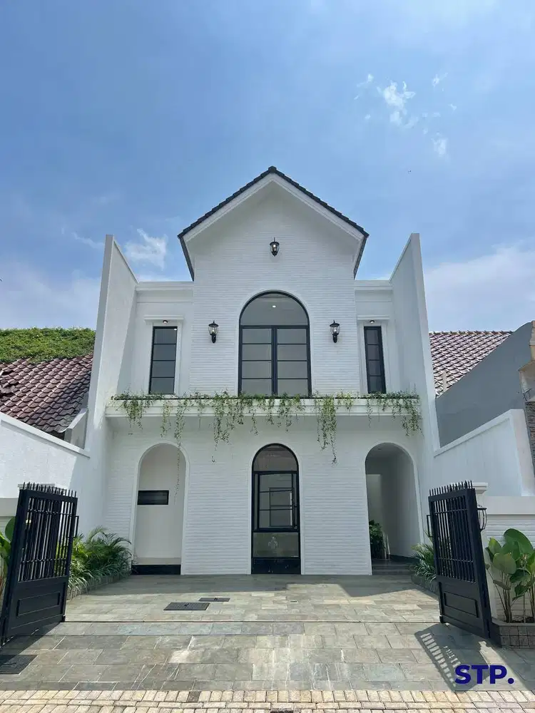 Rumah Colonial Modern 2 lantai di Purimas Regency Rungkut
