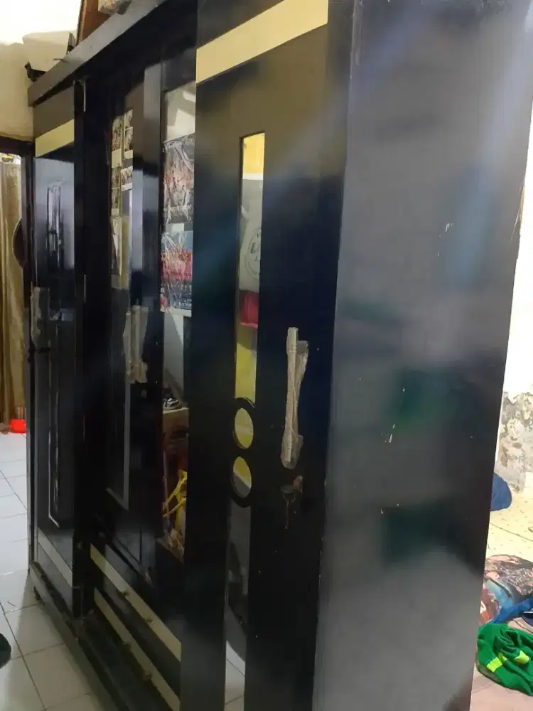 Jual lemari pakaian 4 puntu jumbo  Rp 1.200.000/nego