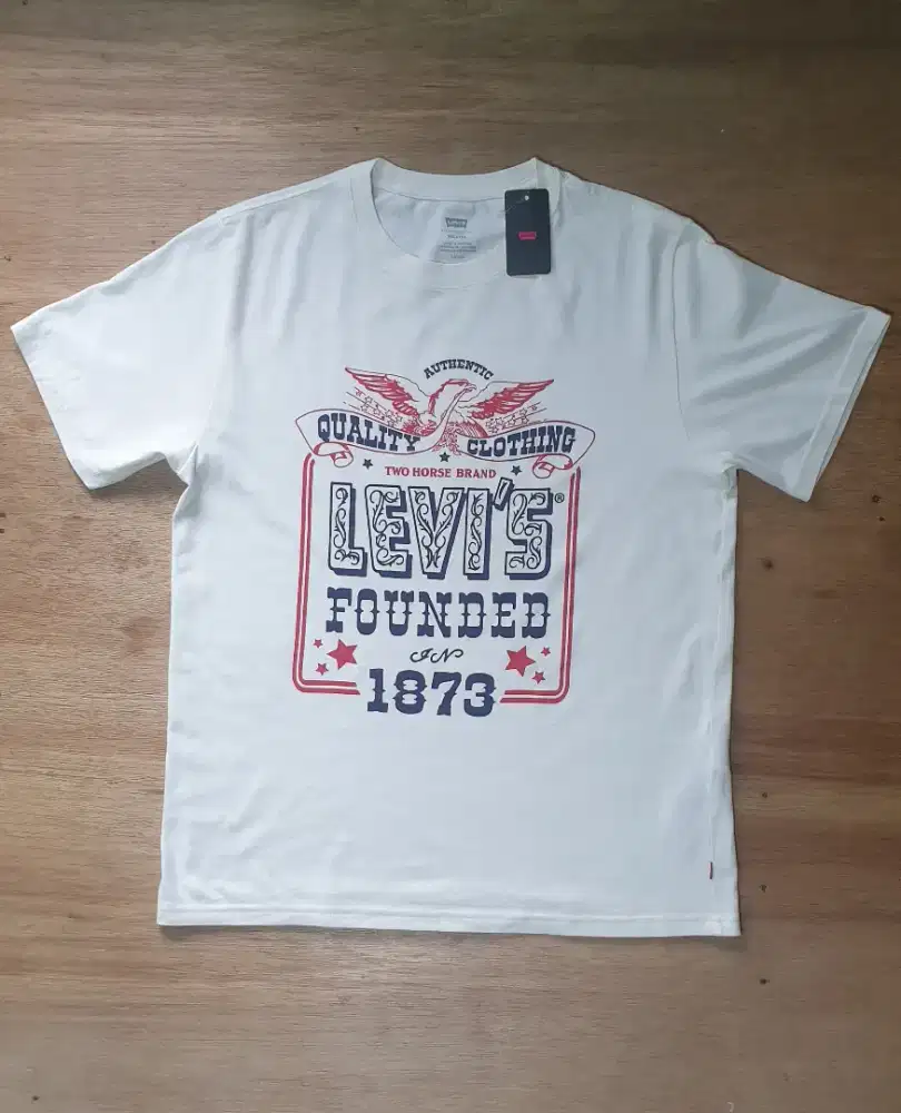 Kaos Levi's brand new