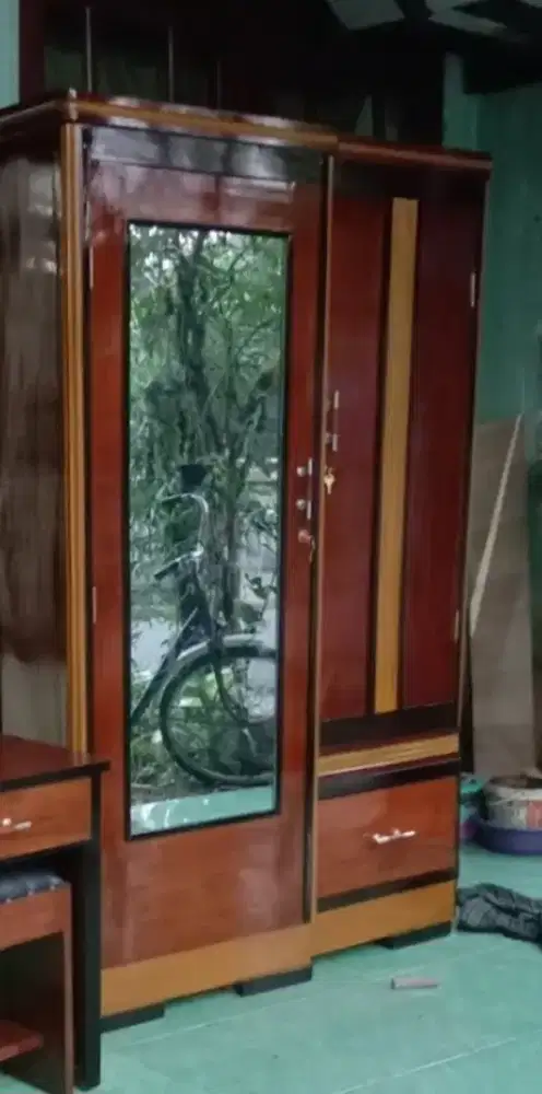 Dijual lemari jati tua