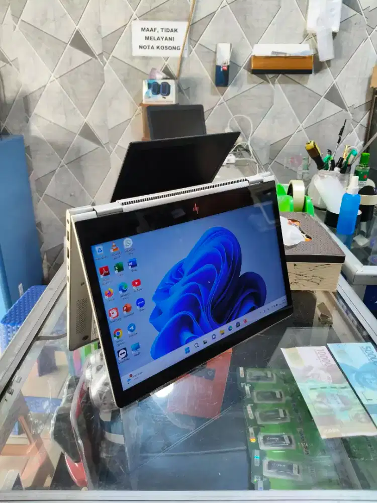 HP X360 touchscreen, core i5 gen 7, 8GB/256GB