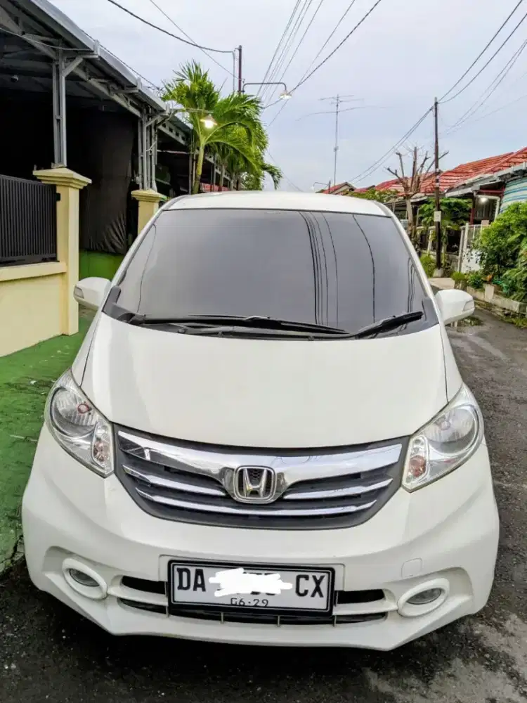 Honda Freed PSD Matic tahun 2014 type Tertinggi Captain Seat 3 baris