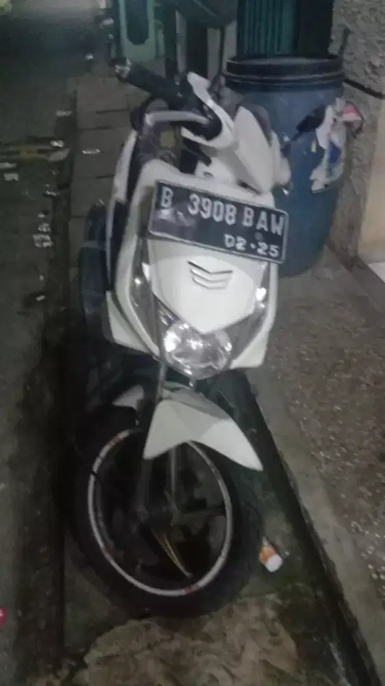 Beat Karbu warna putih