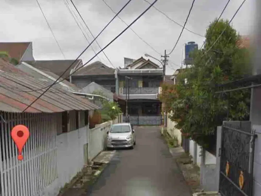 Rumah dengan 6Kamar Tidur di Pondok Bambu