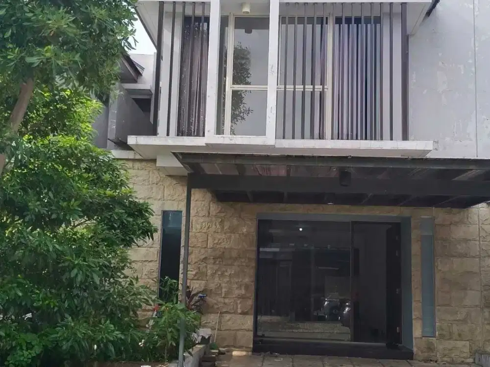 Disewakan Rumah Graha Natura Lontar 2LT LT105m 3KT Dekat Pakuwon Mall Surabaya Barat