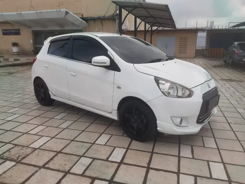 Mitsubishi Mirage exceed At Bensin 2014 Warna Putih