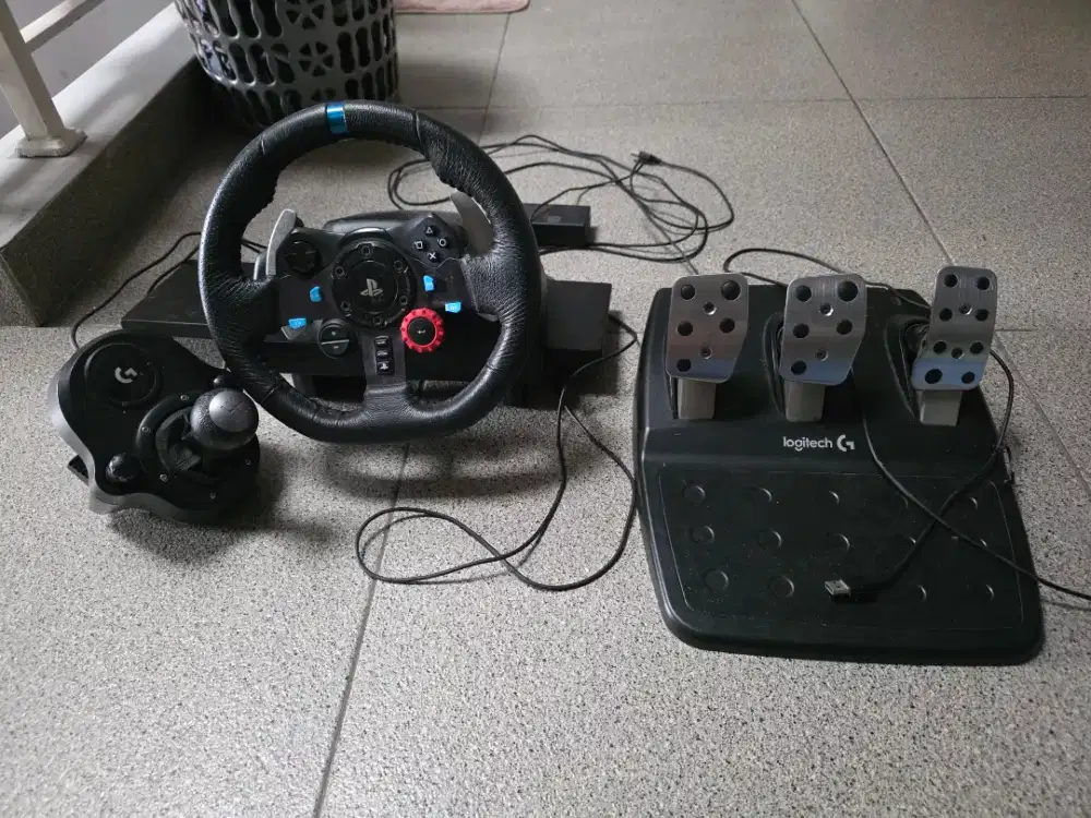 Logitech G29 Driving Force Racing Wheel and Pedals for PS and PC.