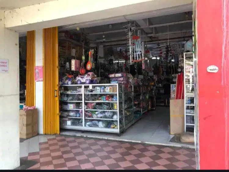 LOWONGAN PEKERJAAN UNTUK WANITA SEBAGAI PEGAWAI TOKO ALAT TULIS