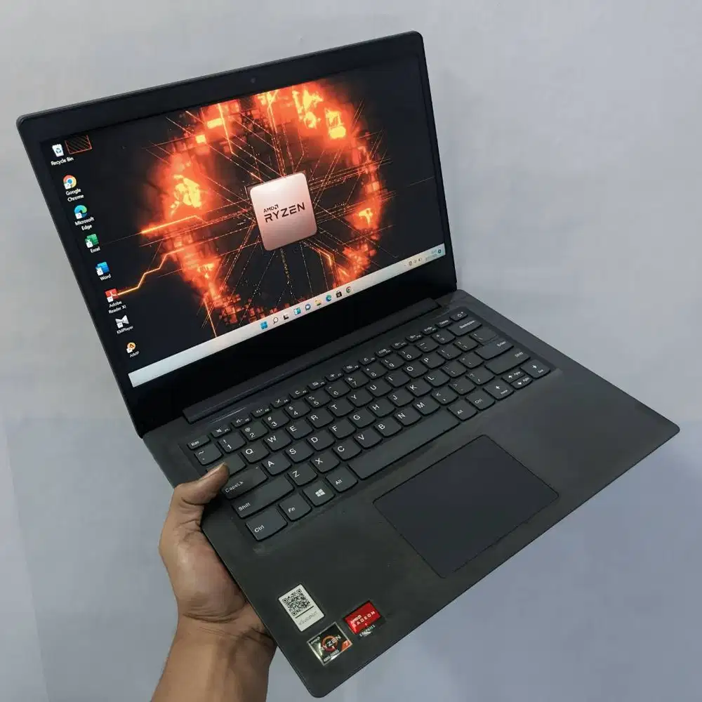 Lenovo V14 | Ryzen 7 4700U Ram 8Gb SSD 512Gb | Mulus