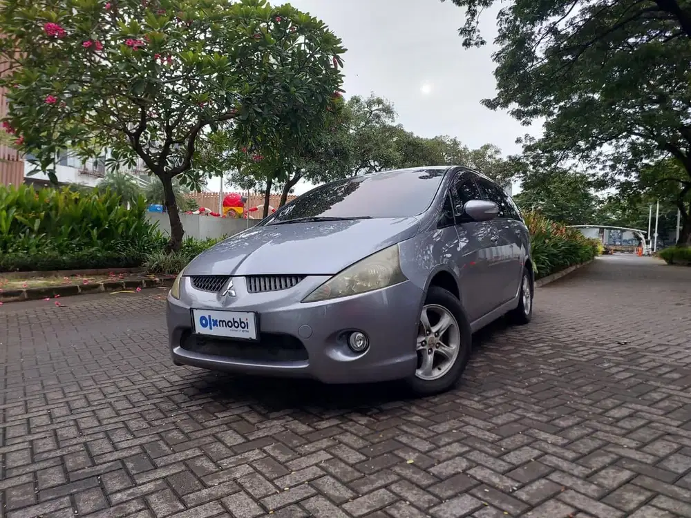 DP 1 JUTA Mitsubishi Grandis 2.4 Bensin-AT 2005 SXE