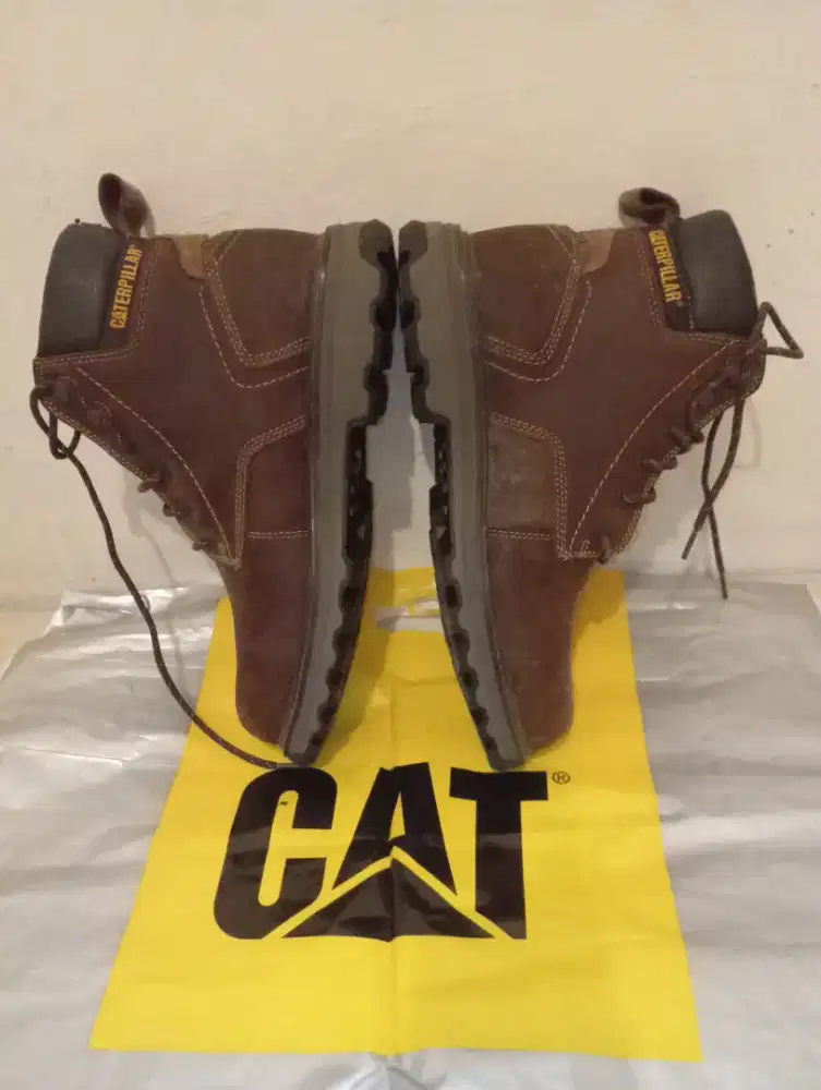 Sepatu safety Caterpilar (CAT) ASTM F2413-11