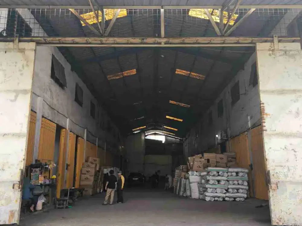DISEWAKAN GUDANG SENTRA PERDAGANGAN JALAN TEH SURABAYA KOTA LAMA SURABAYA PUSAT