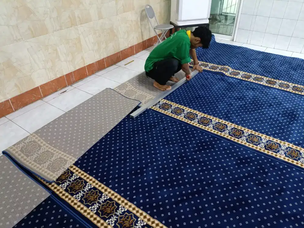 Karpet Masjid Biru Bintik
