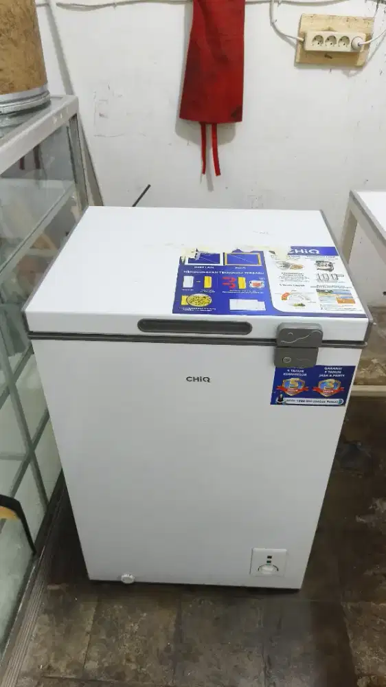 Dijual FREEZER CHIQ 110L Daya 60 Watt baru dipake 5 bulan Nego