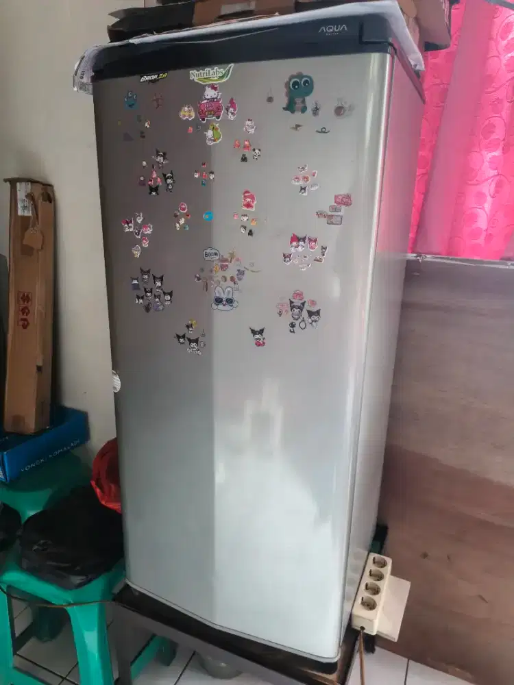 Kulkas Merk Sanyo (Aqua)