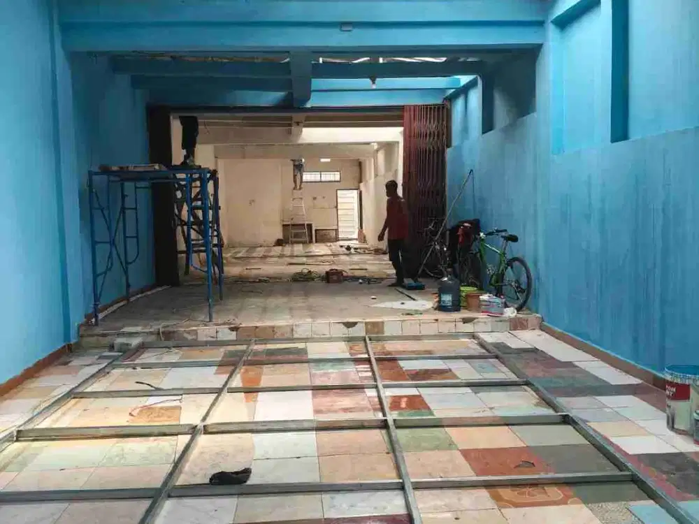 Gudang Margacinta yang lebar muka 5,5m dengan luas 165m lokasi strategis