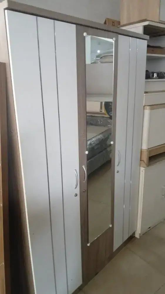 Lemari baju 3 pintu dan 2 pintu ukuran T.180cm
