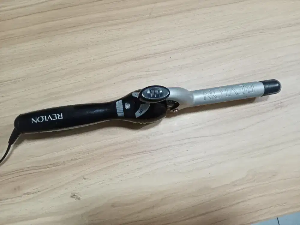 PRELOVED : Curling Iron REVLON 
Nano-Ceramic, Normal, COD Ciibubur Dsk
