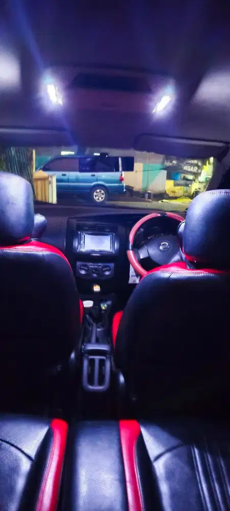 Nissan Livina 2011 Bensin