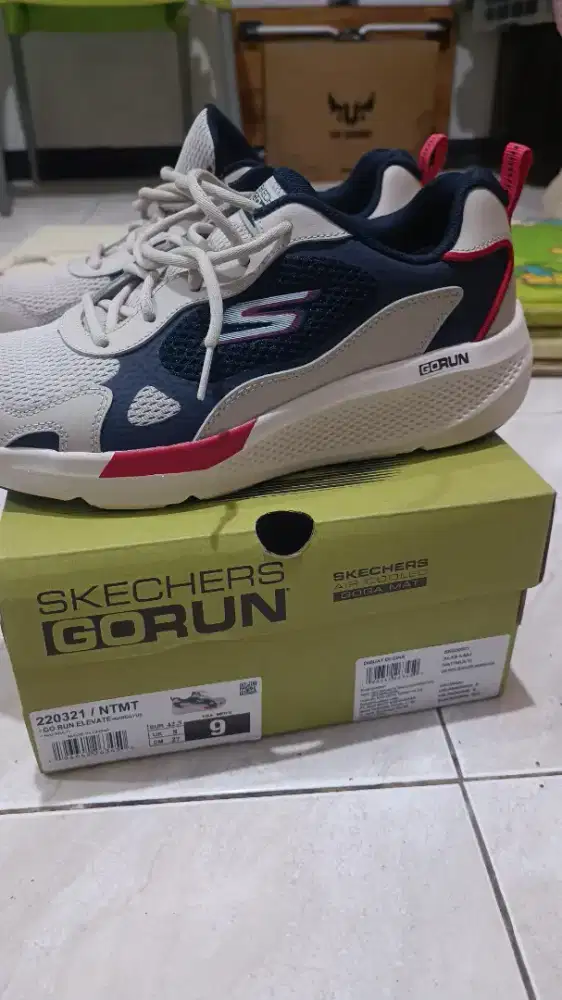 Sepatu running Skechers GoRun baru