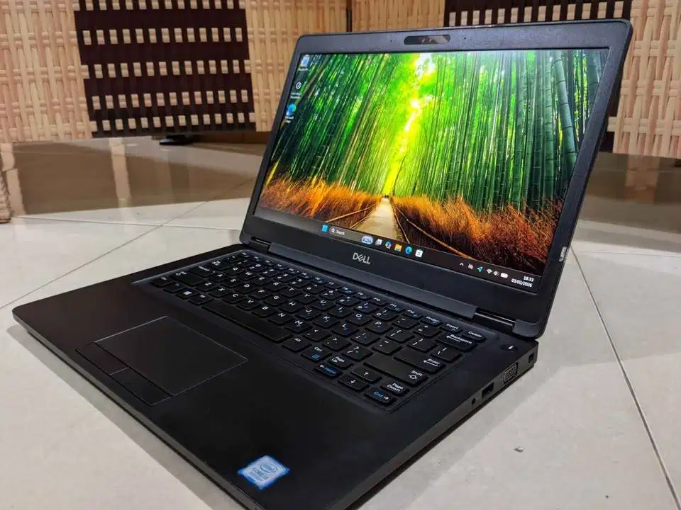 LAPTOP KANTOR DELL LATITUDE-8520U INTEL CORE I5 GEN 8
