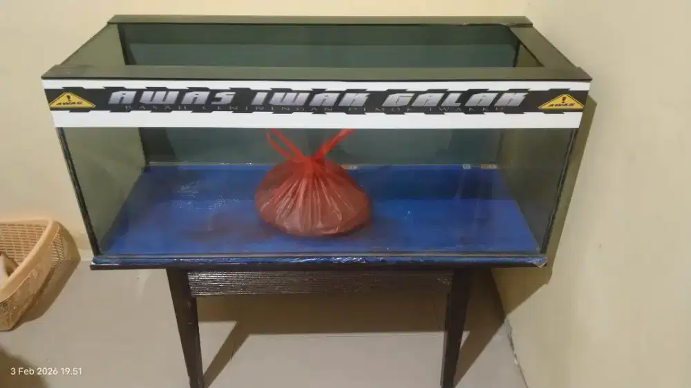 Aquarium 97.40.40 + meja + pasir (kana kiri riben ga terlalu gelap)