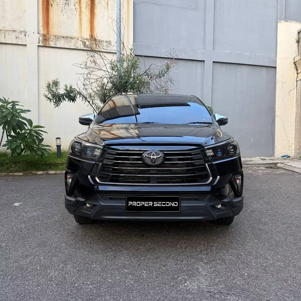 Toyota Kijang Innova Venturer Diesel AT 2022 Hitam