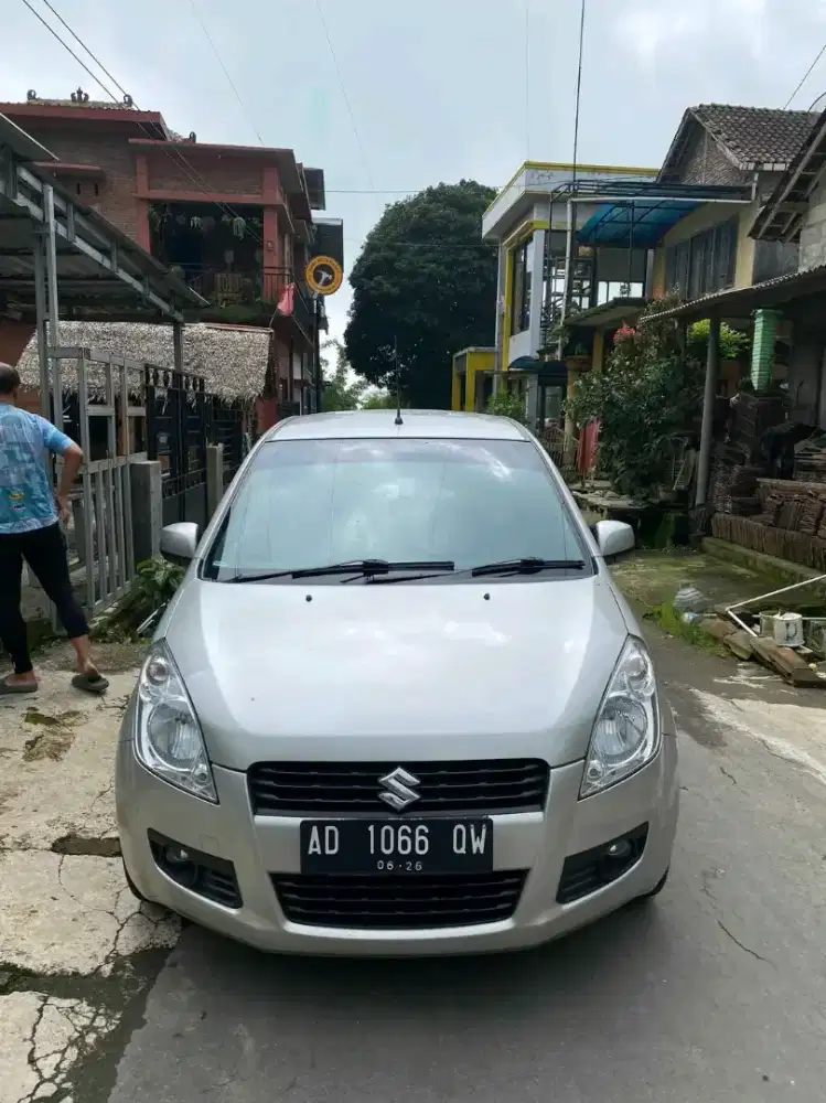 Suzuki SPLASG GL 2011 M/t